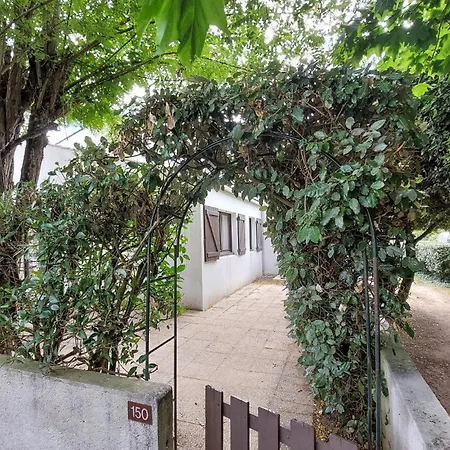 2 Bedroom Lovely In Jean De Monts *